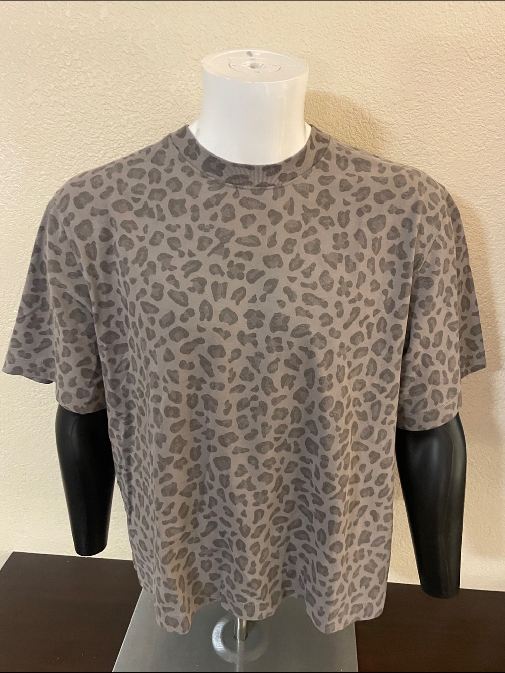 Abercrombie & Fitch Grey Leopard Print Short Sleeve Tee